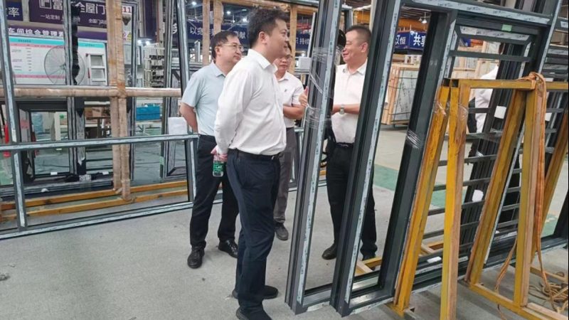 推拉门地轨与铜条防尘性能对比解析